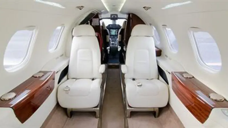 Embraer_Phenom_300_2-1 copy